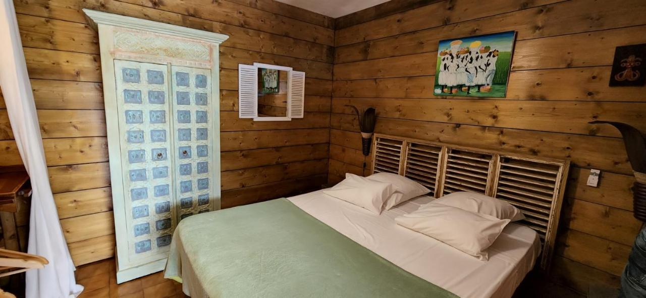 Les Bananes Vertes Ecolodges Saint-Claude Exterior photo